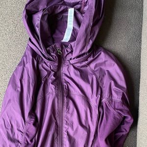 Lululemon Jacket Plum size 6 GUC